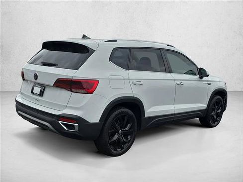 Used 2022 Volkswagen Taos SE image 5