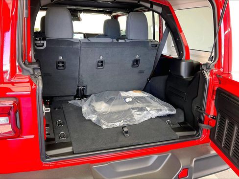 New 2025 Jeep Wrangler Unlimited Rubicon image 11