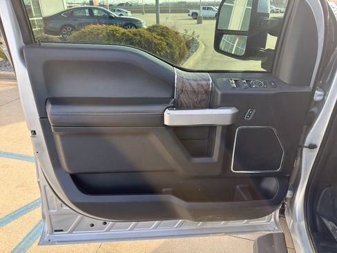 Used 2017 Ford F350 Lariat w/ Chrome Package image 11