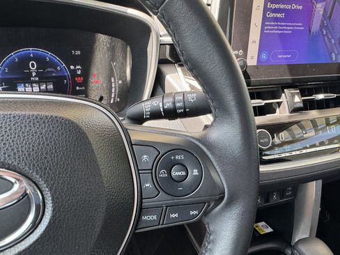 Used 2023 Toyota Corolla Cross XLE image 29