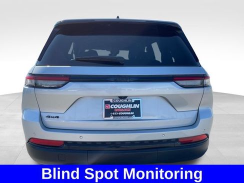 Used 2025 Jeep Grand Cherokee Altitude AWD/4WD image 4