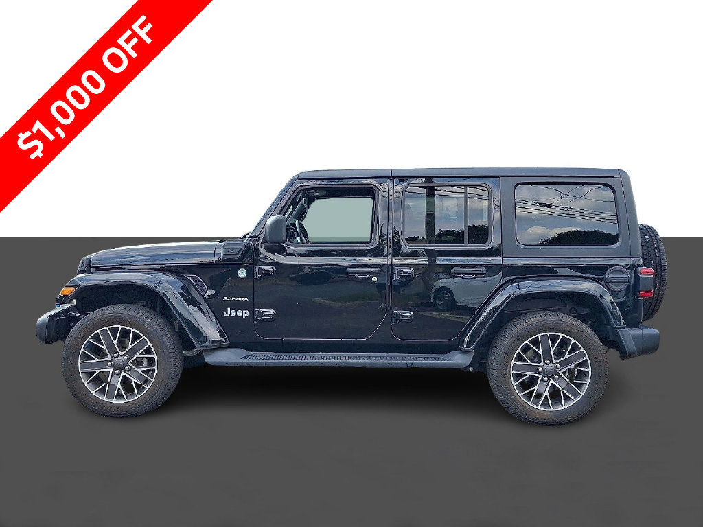 Used 2023 Jeep Wrangler Unlimited Sahara w/ Dual Top Group AWD/4WD image 4