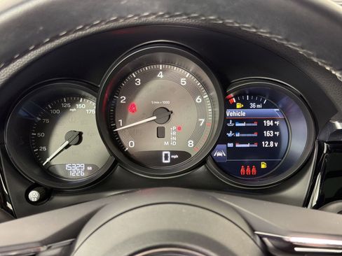 Certified 2023 Porsche Macan AWD/4WD image 28