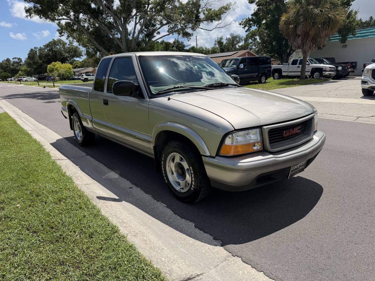 Used 1999 GMC Sonoma SLS w/ Super Spec Pkg 3 RWD image 2