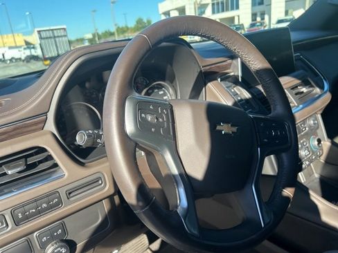 Used 2021 Chevrolet Suburban LT w/ Rear Media and Nav Package image 9