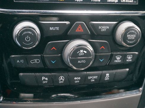 Used 2019 Jeep Grand Cherokee Limited AWD/4WD image 21