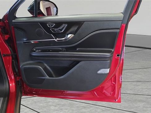 Used 2023 Lincoln Corsair Standard image 15