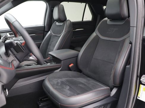 Used 2025 Ford Explorer ST image 18