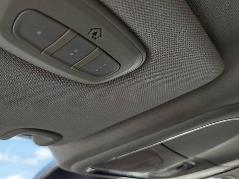 Used 2019 Jeep Cherokee Limited FWD image 28