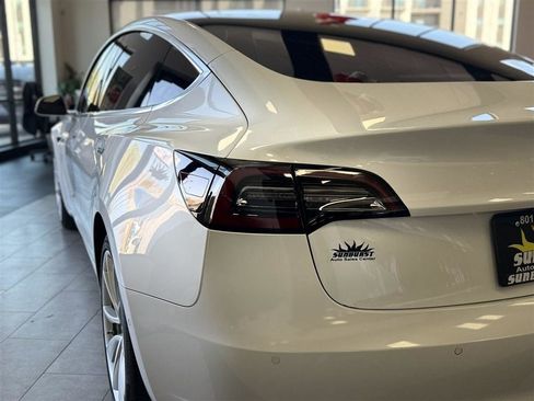 Used 2019 Tesla Model 3 Standard Range Plus image 13