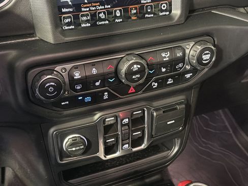 Used 2023 Jeep Wrangler Unlimited Sahara w/ Cold Weather Group image 28