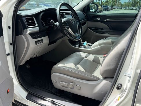 Used 2019 Toyota Highlander Limited Platinum AWD/4WD image 15