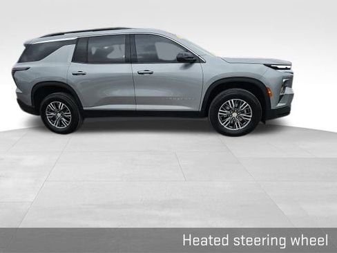 Used 2024 Chevrolet Traverse LT image 27