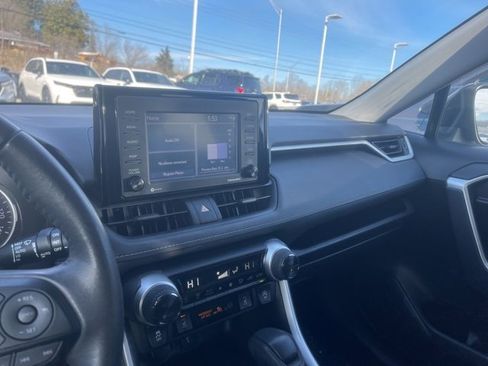 Used 2020 Toyota RAV4 XLE image 39