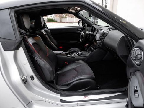 Used 2020 Nissan 370Z Coupe image 36