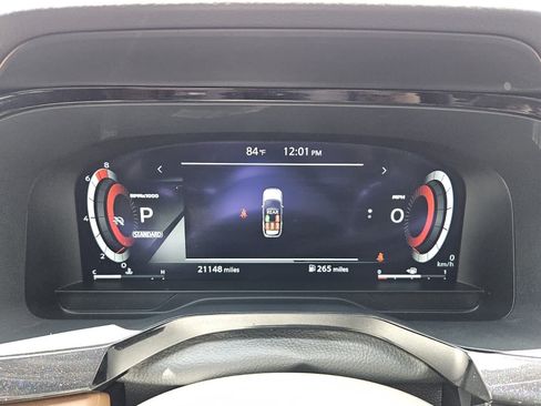 Used 2024 Nissan Pathfinder Platinum FWD image 14