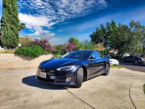 Used 2018 Tesla Model S P100D image 2