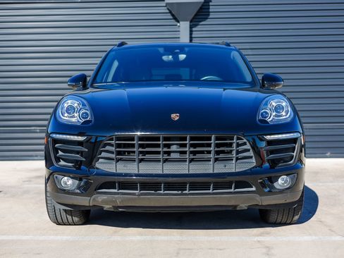 Certified 2018 Porsche Macan Sport Edition image 10