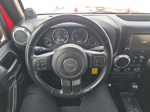 Used 2014 Jeep Wrangler Unlimited Sahara w/ Connectivity Group image 10