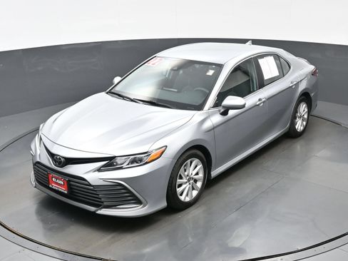 Used 2022 Toyota Camry LE FWD image 36