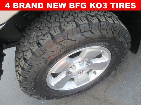 Used 2014 Toyota Tacoma 4x4 Double Cab w/ TRD Sport Package image 2