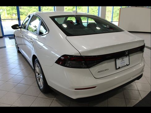 Certified 2023 Honda Accord LX image 7