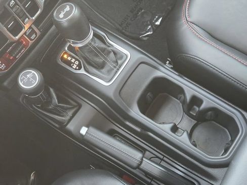 Used 2024 Jeep Wrangler Unlimited Rubicon AWD/4WD image 19