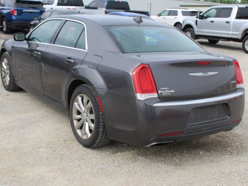 Used 2015 Chrysler 300 Limited w/ 300 Premium Group AWD/4WD image 4