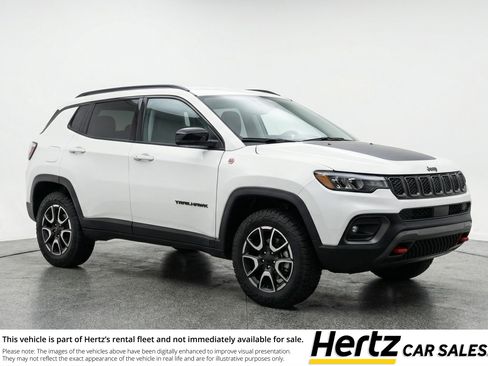 Used 2025 Jeep Compass Trailhawk image 1