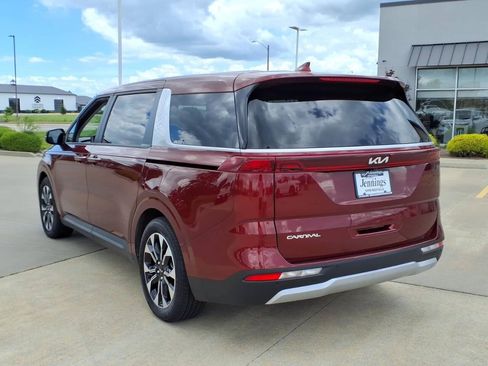 Used 2024 Kia Carnival EX FWD image 4
