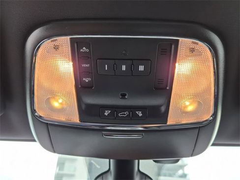 Used 2020 Jeep Grand Cherokee Limited image 30