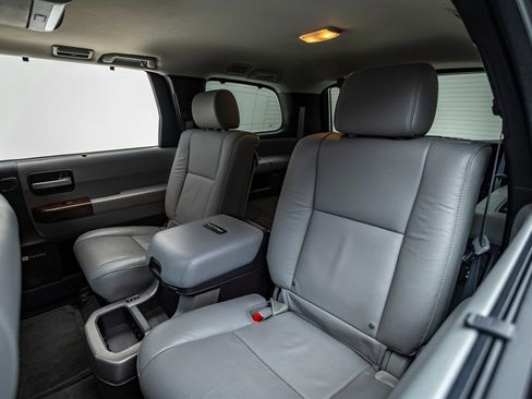 Used 2016 Toyota Sequoia Platinum image 22