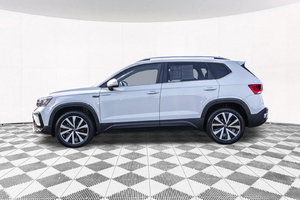 Used 2023 Volkswagen Taos SE w/ Panoramic Sunroof Package AWD/4WD image 16