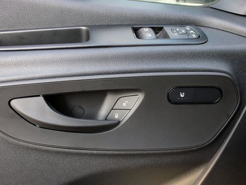 Used 2025 Mercedes-Benz Sprinter 2500 image 9