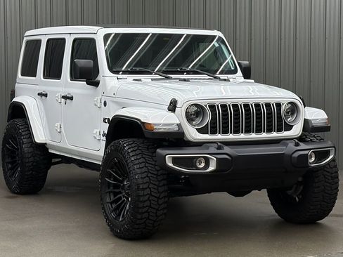 Used 2025 Jeep Wrangler Unlimited Sahara w/ Safety Group image 7