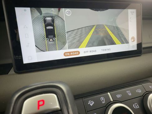 Used 2023 Land Rover Defender 110 SE image 22