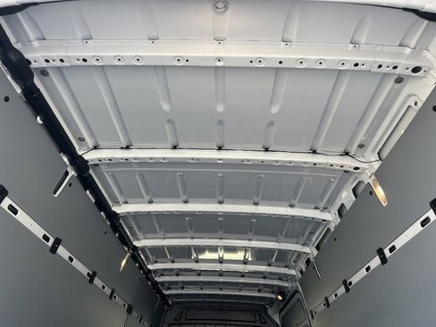 Used 2024 Mercedes-Benz Sprinter 2500 image 8