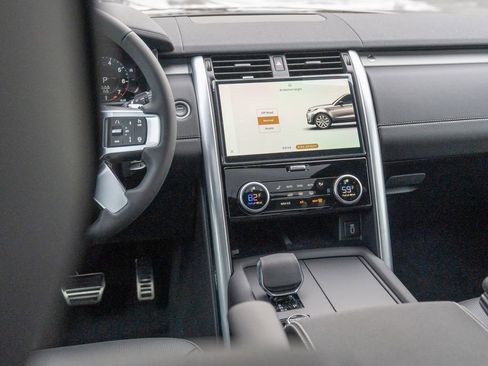 New 2026 Land Rover Discovery Limited Edition image 20