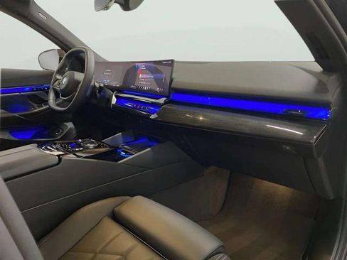 Used 2025 BMW i5 eDrive40i image 22