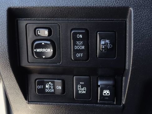 Used 2017 Toyota Tundra SR5 w/ SR5 Upgrade Package RWD image 19