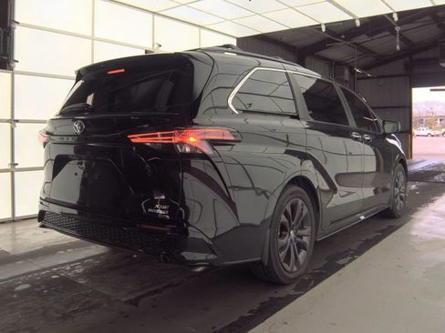 Used 2023 Toyota Sienna XSE w/ XSE Plus Package image 13
