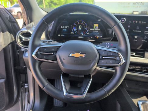 Used 2025 Chevrolet Equinox LT FWD image 28