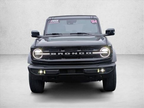 Used 2024 Ford Bronco Outer Banks image 2