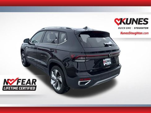 Used 2025 Volkswagen Taos SE image 8