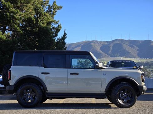 New 2025 Ford Bronco Outer Banks image 4