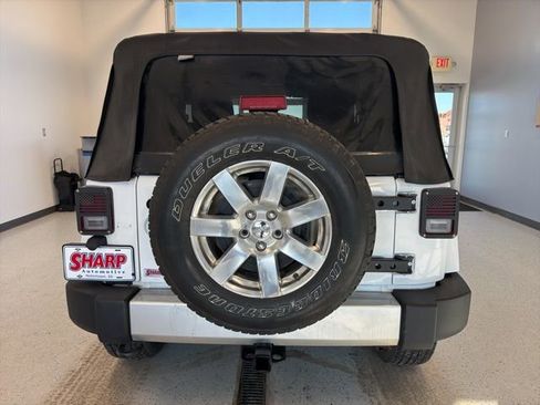 Used 2017 Jeep Wrangler Sahara image 6