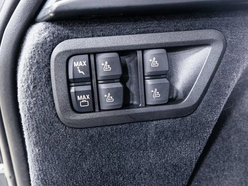 Used 2025 BMW X7 xDrive40i w/ Executive Package image 31