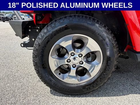Used 2018 Jeep Wrangler Unlimited Sahara w/ Connectivity Group AWD/4WD image 2