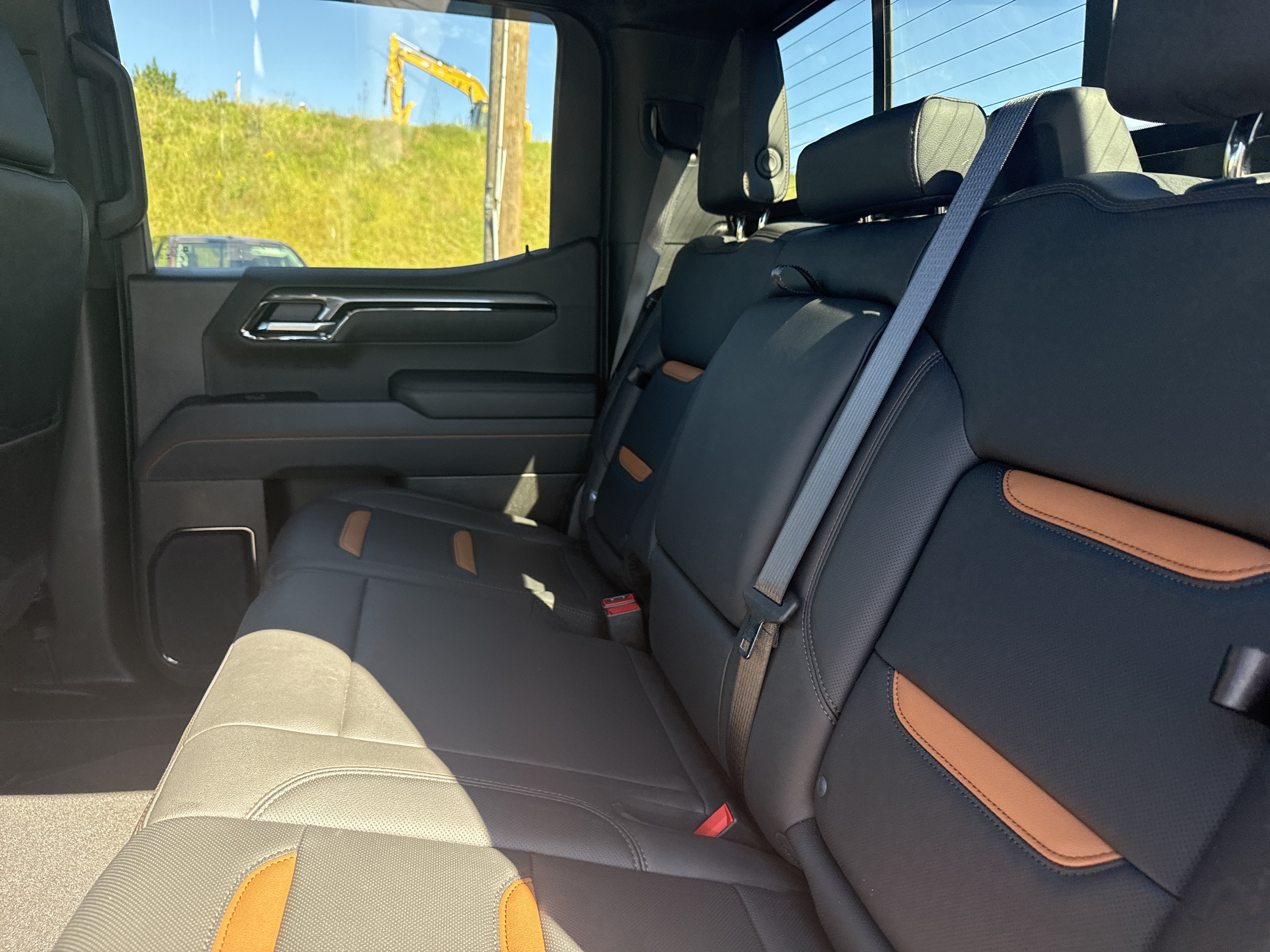 Used 2025 GMC Sierra 1500 AT4 w/ AT4 Premium Package AWD/4WD image 13