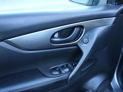 Used 2021 Nissan Rogue Sport S image 9